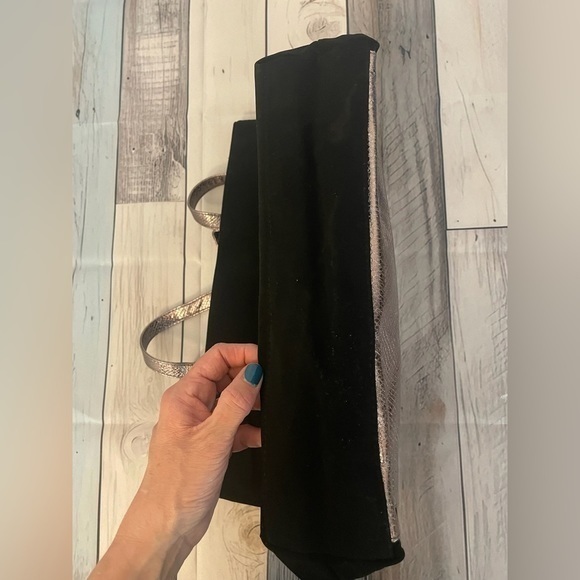 Jimmy Choo Parfums Black & Silver Metallic Large Vegan Leather Tote - Picture 6 of 7